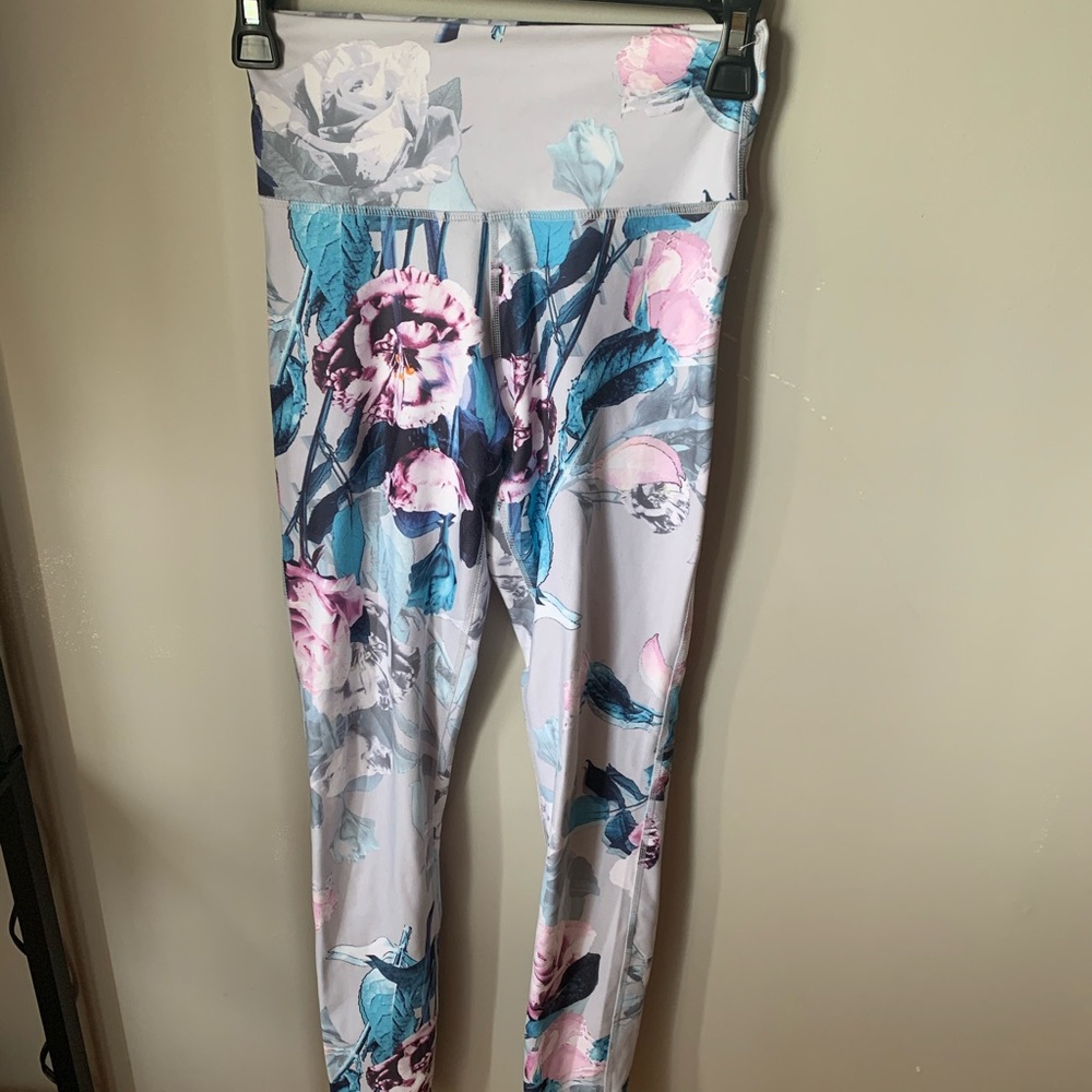 COPY - FABLETICS floral ankle length leggings